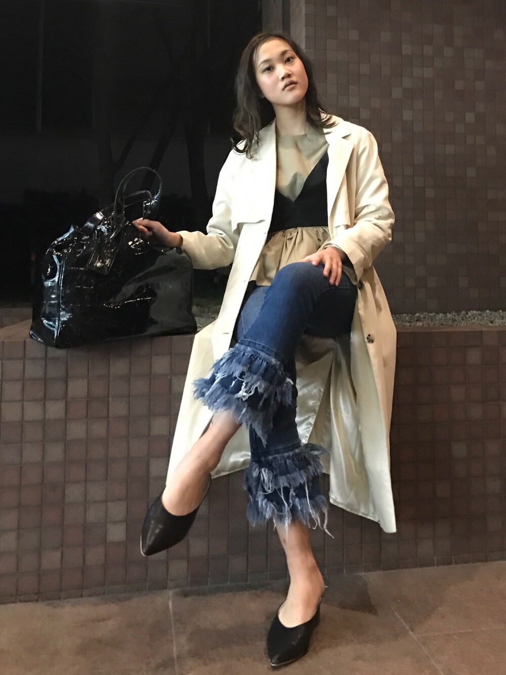「springstlye、きれいめカジュアル、casual、ootd、トレンチコート、デニム、春コーデ、ファッション、カジュアル」｜「ZARAのアイテム（デニムパンツ、ブルー系）」を使った、miku_nakayamaさん（レディース・170cm）の春コーディネートの1枚目の写真
