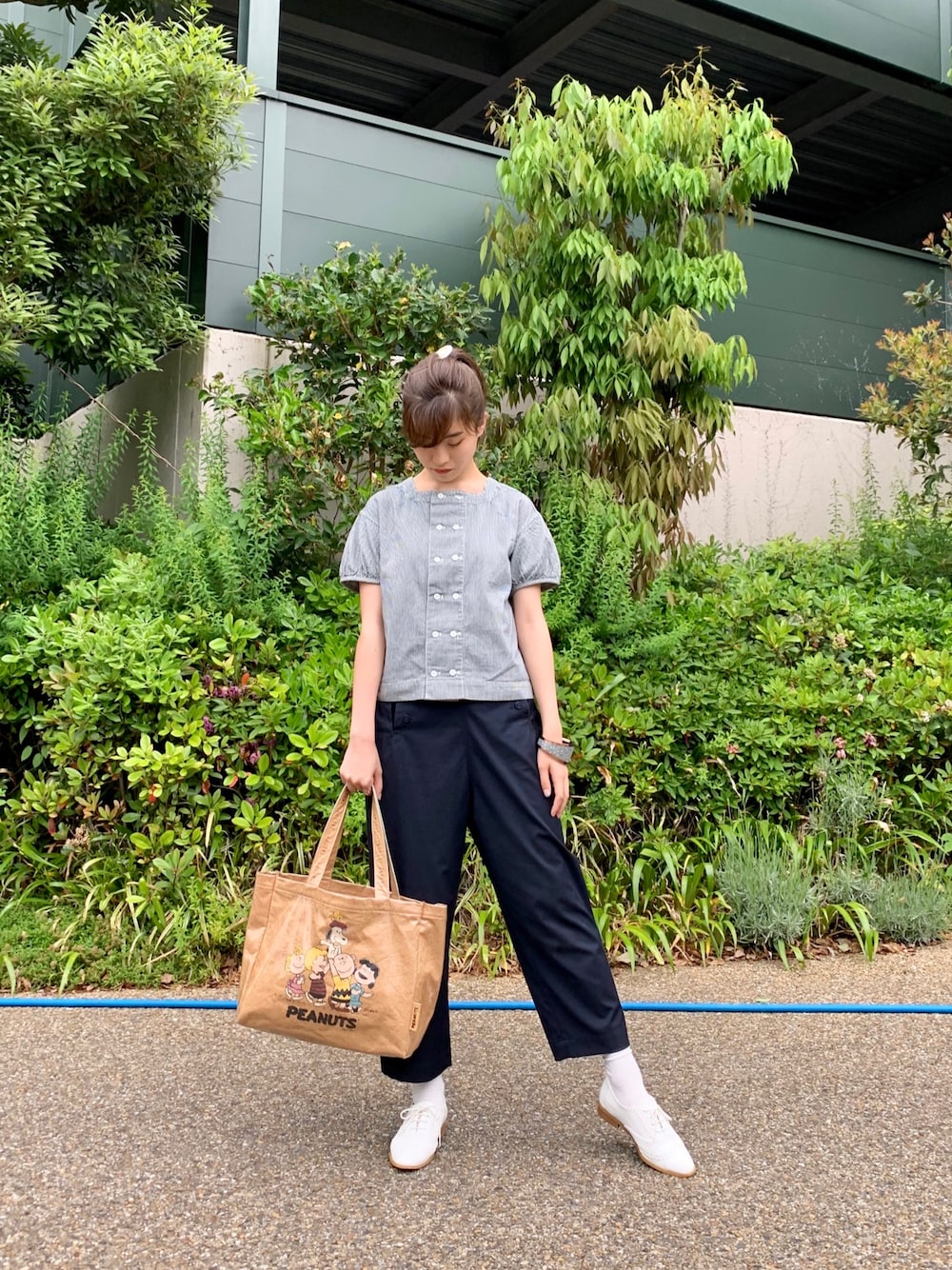 「ootd、シンプル、大人カジュアル、きれいめカジュアル、BEAMS、BEAMS BOY、大学生、大学生コーデ、高身長女子」｜「BEAMS BOYのアイテム（シャツ/ブラウス、ブラック系）」を使った、maochi.さん（レディース・169cm）の春コーディネートの1枚目の写真