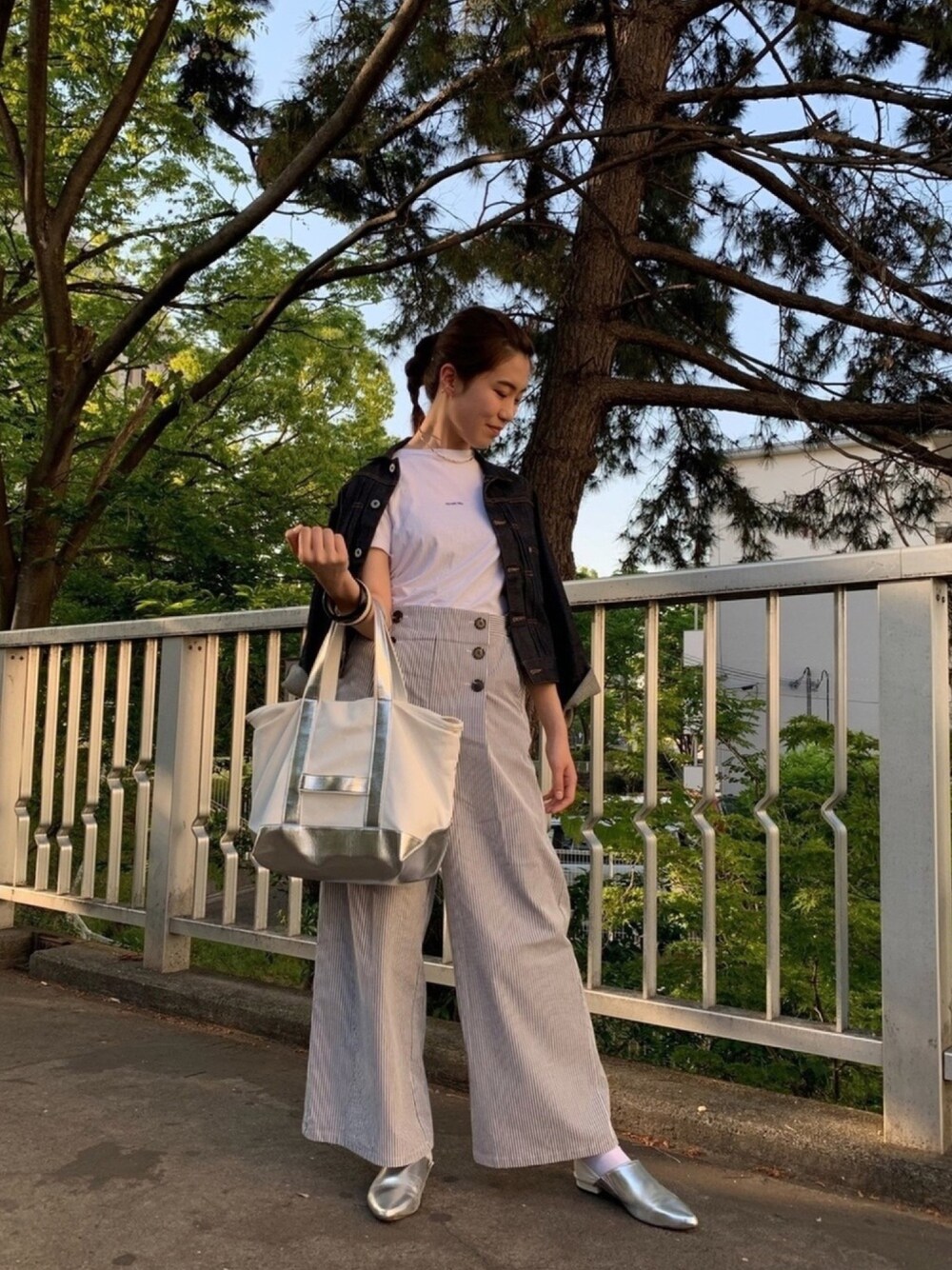 「休日スタイル、ootd、おしゃれさんと繋がりたい、高身長女子、オトナカジュアル、GU、BEAMS、シンプル」｜「URBAN RESEARCH DOORSのアイテム（デニムジャケット、ブルー系）」を使った、maochi.さん（レディース・169cm）の春コーディネートの1枚目の写真