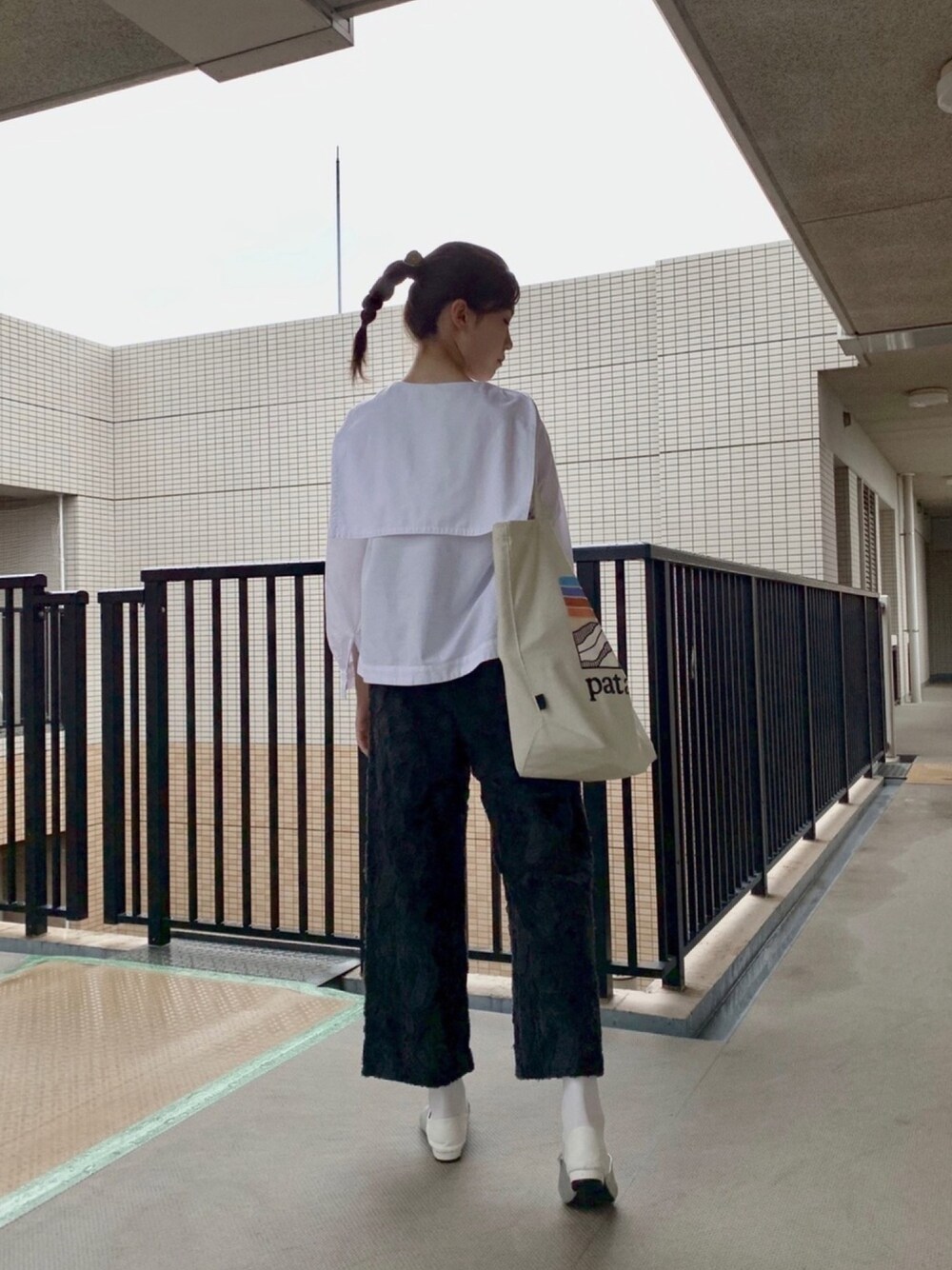 「ootd、大人カジュアル、パンツスタイル、セーラートップス、BEAMS、BEAMS BOY、Demi-luxe BEAMS、大学生、大学生コーデ、高身長女子」｜「BEAMS BOYのBEAMS BOY / セーラースカーフ 7分袖 シャツ（シャツ/ブラウス、ホワイト系）」を使った、maochi.さん（レディース・169cm）の春コーディネートの1枚目の写真