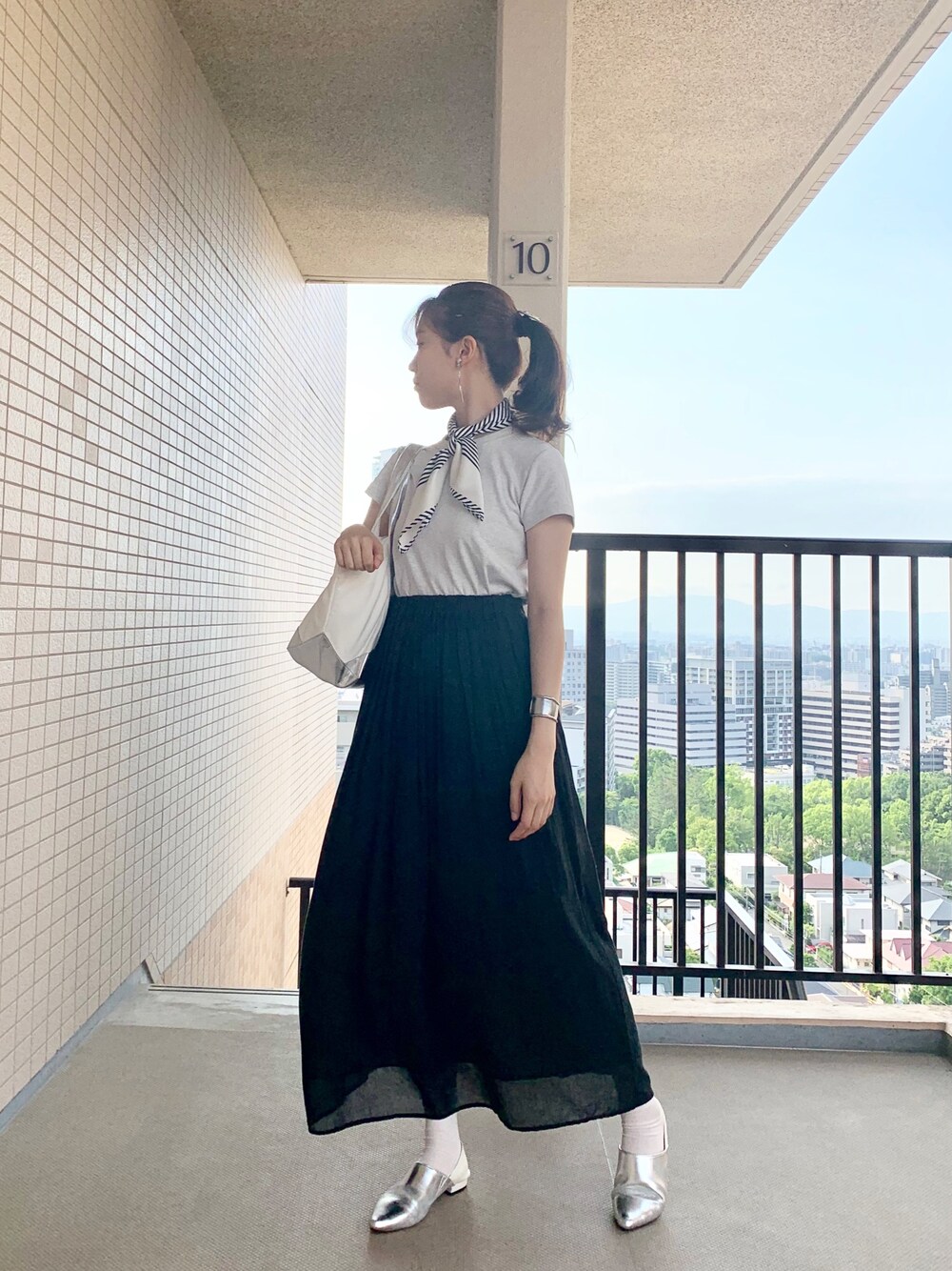 「ootd、夏コーデ、きれいめカジュアル、オトナカジュアル、Demi-luxe BEAMS、Ray BEAMS、UNIQLO、高身長女子、大学生、大学生コーデ」｜「UNIQLOのクルーネックT（半袖）（Tシャツ/カットソー、グレー系）」を使った、maochi.さん（レディース・169cm）の夏コーディネートの1枚目の写真