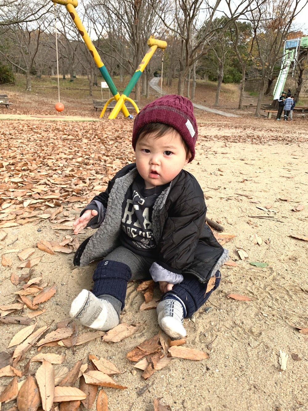 「冬コーデ、男の子、おしゃれさんと繋がりたい、ラクチンコーデ、グルービーカラーズ」｜「GROOVY COLORSのＧＲＣＳ　ＫＮＩＴ　ＷＡＴＣＨＩ　ＣＡＰ（ニットキャップ/ビーニー、レッド系）」を使った、EMAさん（キッズ・100cm）の冬コーディネートの1枚目の写真