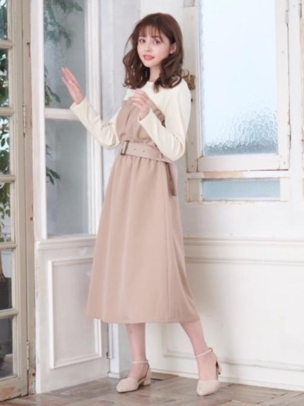 「MAJESTIC LEGON、マジェスティックレゴン、mjlookbook」｜「MAJESTIC LEGONのシンプルセパレートパンプス（パンプス、ベージュ系）」を使った、マジェスティックレゴンラフォーレ原宿店スタッフさん（レディース・163cm）の冬コーディネートの1枚目の写真
