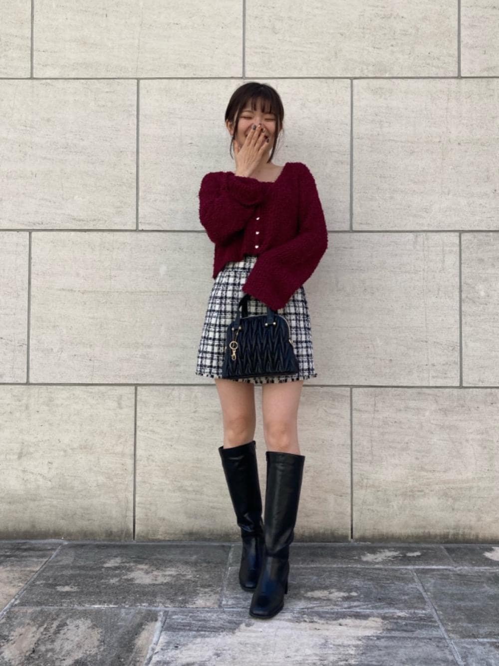 「デート、フェミニン、ミニ、MAJESTIC LEGON、マジェスティックレゴン、骨格ウェーブ」｜「MAJESTIC LEGONのZIP美脚ロングブーツ（ブーツ、ブラック系）」を使った、マジェスティックレゴンラフォーレ原宿店スタッフさん（レディース・161cm）の秋コーディネートの1枚目の写真