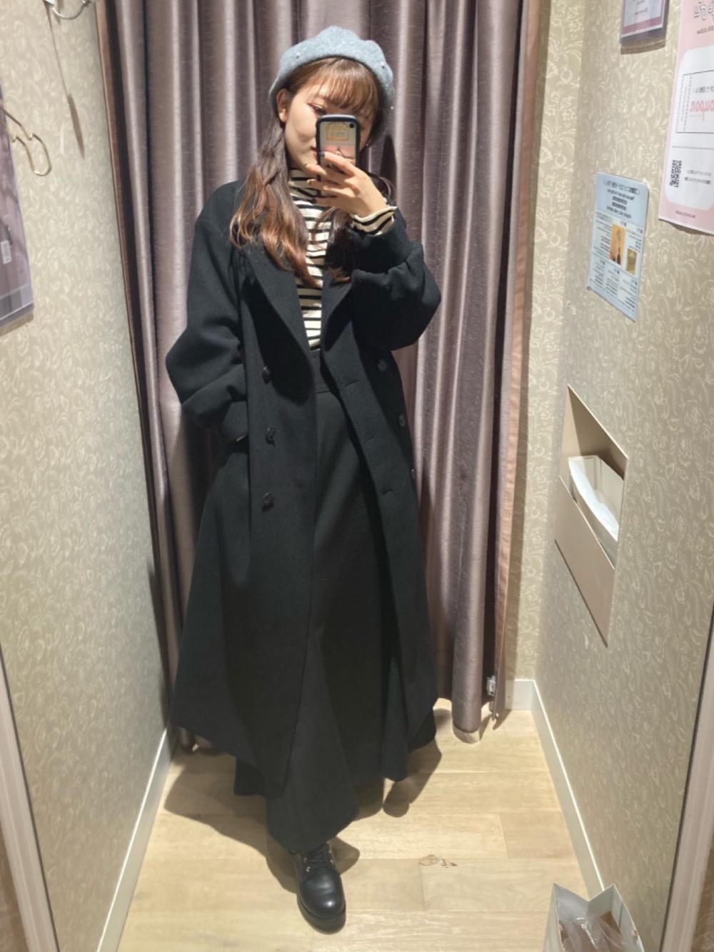 「デート、フェミニン、MAJESTIC LEGON、マジェスティックレゴン、大人ファッション、骨格ウェーブ、標準身長、モノトーンこーで」｜「MAJESTIC LEGONの【WEB限定XLサイズあり】ボリュームレースアップブーツ（ブーツ、ブラック系）」を使った、マジェスティックレゴンラフォーレ原宿店スタッフさん（レディース・161cm）の秋コーディネートの1枚目の写真