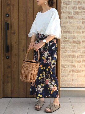 ZARA｜ザラ 花柄パンツ トレンド感◎ リゾートコーデにも人気 ZARAのアイテムを使った「花柄パンツ」の人気ファッション
