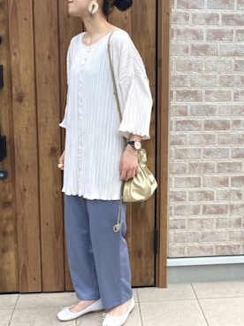 「サテンパンツ」｜「アイテム（アナログ腕時計）」を使った、Riiisaさん（レディース・158cm）の春コーディネート
