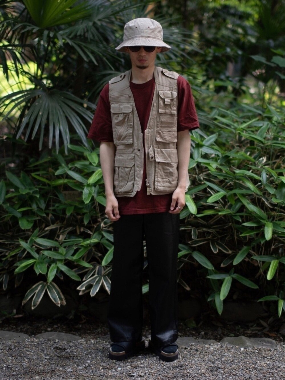 「これが私をアゲる服、ベスト、フィッシングベスト、プチプラ、サングラス、ハイウエスト、パステルカラー、ストリート、ハット、バケットハット」｜「newhattanの【NEWHATTAN/ニューハッタン】コットンバケットハット（ハット、ホワイト系）」を使った、peikunさん（メンズ・170cm）の春コーディネートの1枚目の写真