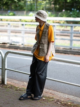 「FEKETE（フェケテ）のアイテム（パンツ）」を使った、peikunさん（メンズ・170cm）の春コーディネート