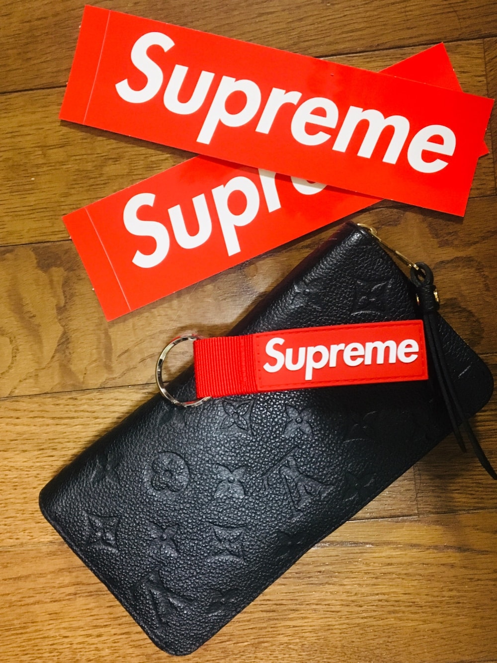 「おしゃれさんと繋がりたい、ルイヴィトン、LouisVuitton、LVウォレット、キーチェーン、お洒落さんとつながりたい、今日のコーデ、シュプリーム ボックスロゴ、BOXLOGO」｜「LOUIS VUITTONのアイテム（財布、ブラック系）」を使った、怠惰ですけれども®︎さん（メンズ・170cm）の秋コーディネートの1枚目の写真