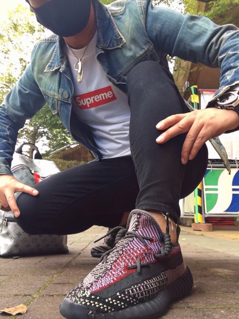 「お洒落さんとつながりたい、おしゃれさんと繋がりたい、ヒステリックグラマー、シュプリーム、supreme、BOXLOGO、ボックスロゴ、yeezyboost350V2、今日のコーデ」｜「ARIZONA FREEDOMのアイテム（ネックレス、シルバー系）」を使った、怠惰ですけれども®︎さん（メンズ・170cm）の秋コーディネートの1枚目の写真