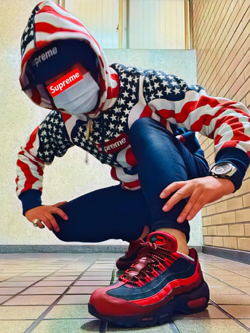 「シユプリーム、supreme、supremeboxlogo、シュプリームボックスロゴ、秋冬コーデ、星条旗、今日のコーデ、お洒落さんとつながりたい、スニーカー、ボックスロゴ」｜「Supreme のアイテム（パーカー、その他）」を使った、怠惰ですけれども®︎さん（メンズ・170cm）の秋コーディネートの1枚目の写真