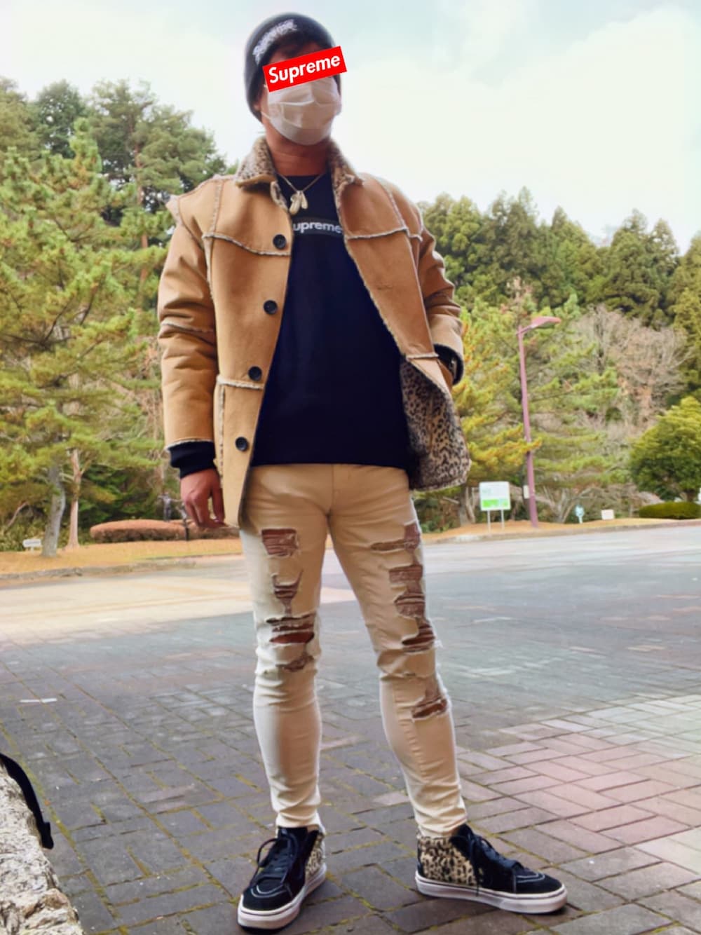 「バンズ、VANS、SK8　、leopard、レオパード、シュプリーム、supreme、supremeboxlogo、おしゃれさんと繋がりたい、今日のコーデ」｜「Supreme のアイテム（ニットキャップ/ビーニー、ブラック系）」を使った、怠惰ですけれども®︎さん（メンズ・170cm）の秋コーディネートの1枚目の写真