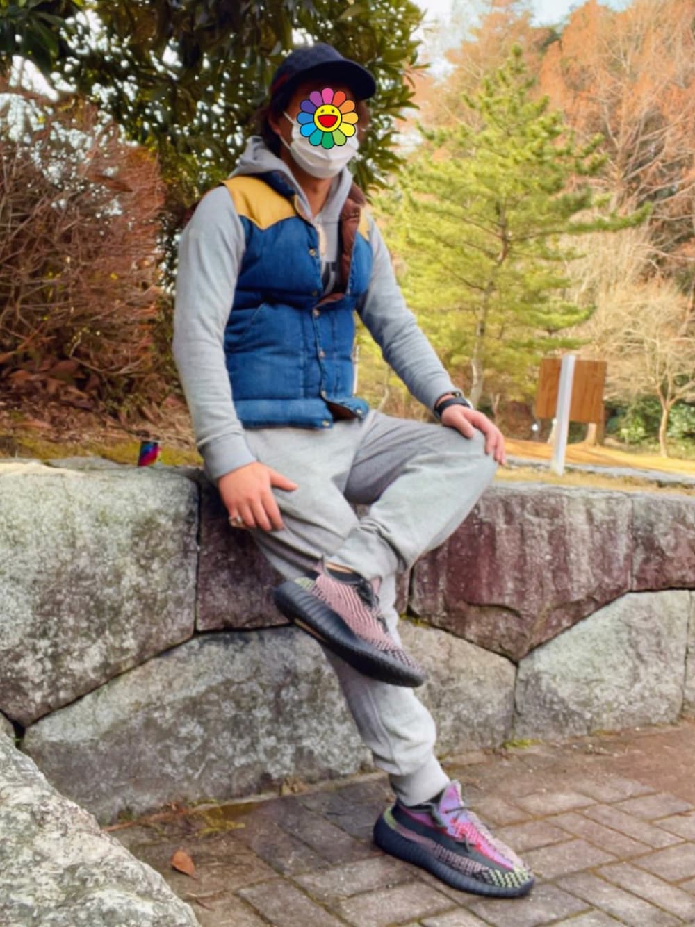 「adidas、アディダス、yeezyboost350V2、Rockymountain、ロッキーマウンテン、GUCCI、グッチ、TMT、今日のコーデ、お洒落さんとつながりたい」｜「GUCCIのアイテム（キャップ、ブラック系）」を使った、怠惰ですけれども®︎さん（メンズ・170cm）の冬コーディネートの1枚目の写真