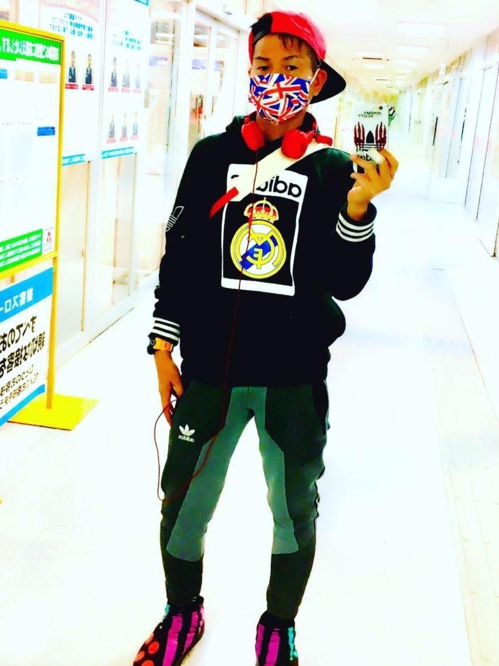 「全身adidas originalsコーデ、入院中に外出許可、adidas originals好きなの人と繋がりたい💖」｜「adidas Originalsのアイテム（その他、ブラック系）」を使った、カフェ俺♂☕️G組🌈さん（メンズ・170cm）の冬コーディネートの1枚目の写真