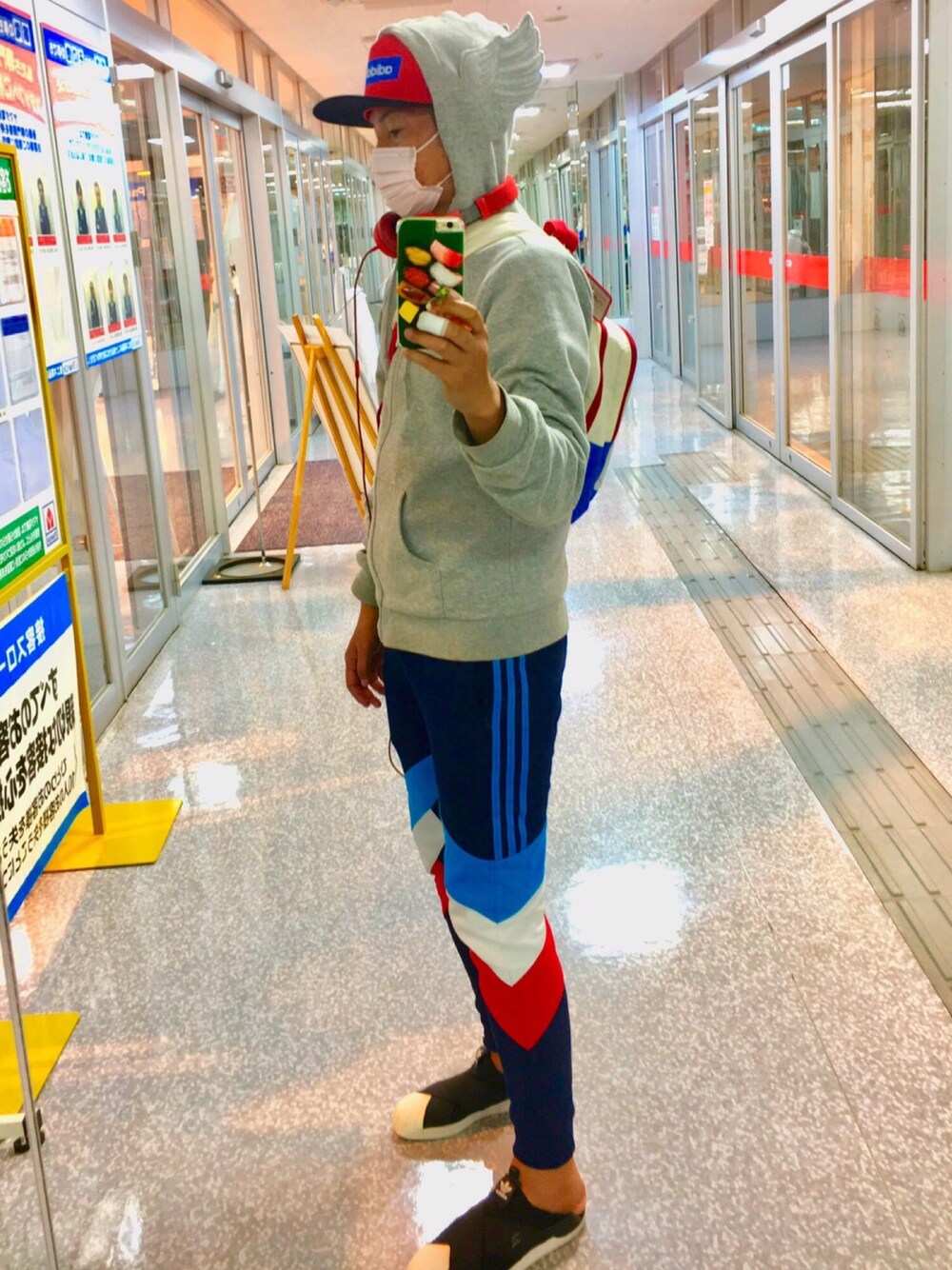 「入院中に外出許可、adidas Originals by JEREMY SCOTT、adidas originals、全身adidasコーデ、adidas originals好きなの人と繋がりたい💖」｜「adidas Originals by JEREMY SCOTTのアイテム（その他、その他）」を使った、カフェ俺♂☕️G組🌈さん（メンズ・170cm）の冬コーディネートの1枚目の写真