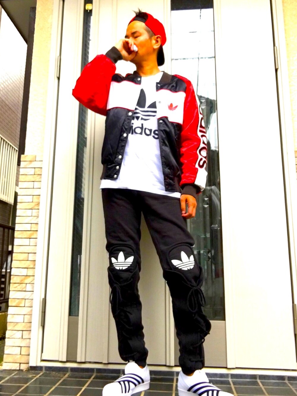 「adidas originals、adidas originals好きなの人と繋がりたい💖、パンツ変えただけでイメージ違うでしゆな👍」｜「定番の全身adidasコーデ⭐のアイテム（その他、その他）」を使った、カフェ俺♂☕️G組🌈さん（メンズ・170cm）の冬コーディネートの1枚目の写真