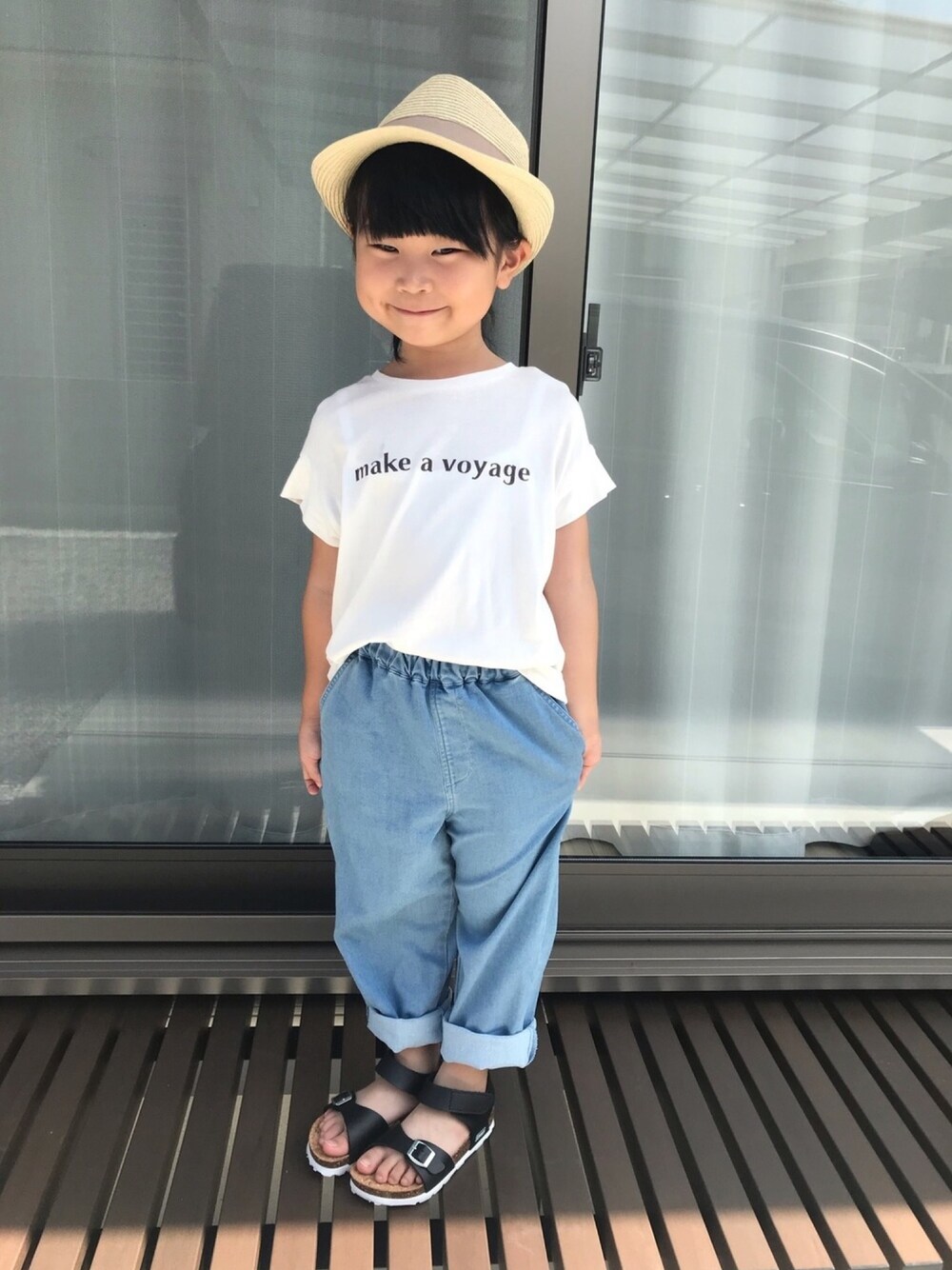 「キッズコーデ、夏だ！Tシャツ着よう！、おしゃれさんと繋がりたい、女の子コーデ、apresjour、BIGFIELD、b.Room、COLEMAN  」｜「BIG FIELDのペーパーブレード中折れ （48～56cm）（ハット、ホワイト系）」を使った、miyumiyuさん（キッズ・110cm）の夏コーディネートの1枚目の写真