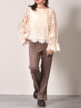 「ems excite（エムズエキサイト）のスカラップオーガンジーブラウス（シャツ/ブラウス、ホワイト系）」を使った、Miyuさん（レディース・149cm）の秋コーディネート