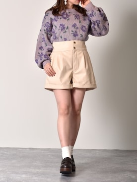 「ems excite（エムズエキサイト）のフェイクレザーショートパンツ（その他パンツ、ホワイト系）」を使った、Miyuさん（レディース・149cm）の秋コーディネート