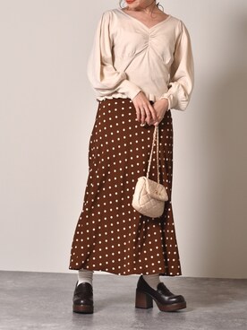 「ems excite（エムズエキサイト）の袖ボリュームシャーリングニット（ニット/セーター、ホワイト系）」を使った、Miyuさん（レディース・149cm）の秋コーディネート