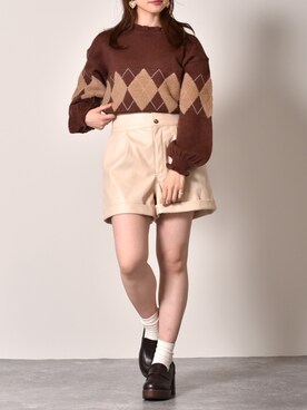 「ems excite（エムズエキサイト）のフェイクレザーショートパンツ（その他パンツ、ホワイト系）」を使った、Miyuさん（レディース・149cm）の秋コーディネート