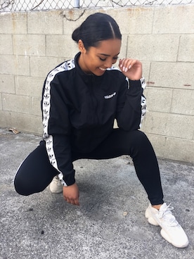 「yeezy500」｜「アイテム（その他アウター）」を使った、美香さん（レディース・157cm）の春コーディネート