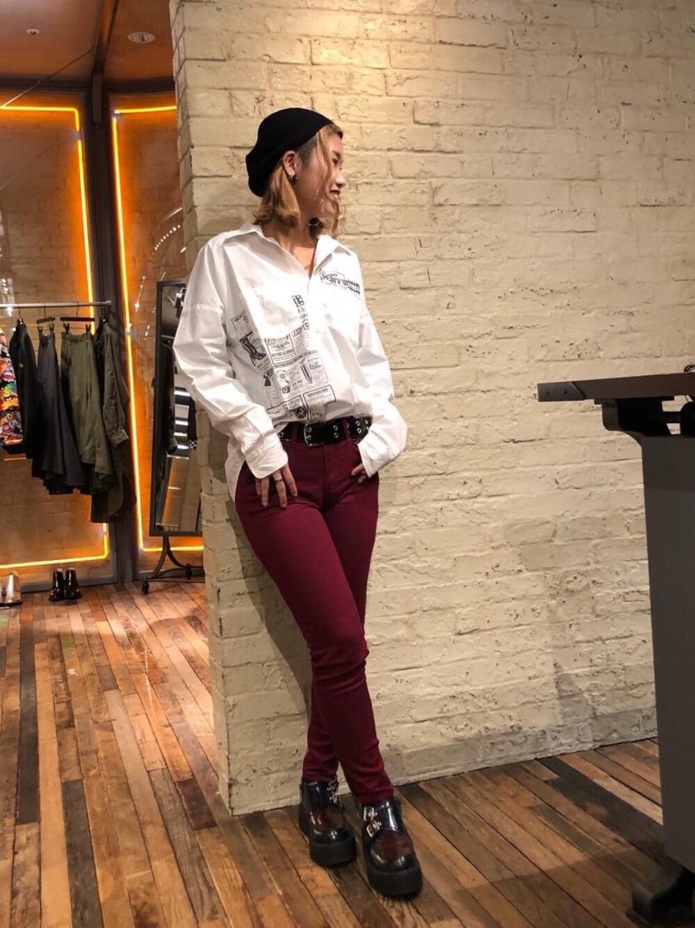 「カジュアル、ストリート、大人カジュアル、Hysteric Glamour、春コーデ」｜「HYSTERIC GLAMOURのSツイル ZIP付スキニーパンツ（その他パンツ、ピンク系）」を使った、SAKIさん（レディース・162cm）の春コーディネートの1枚目の写真