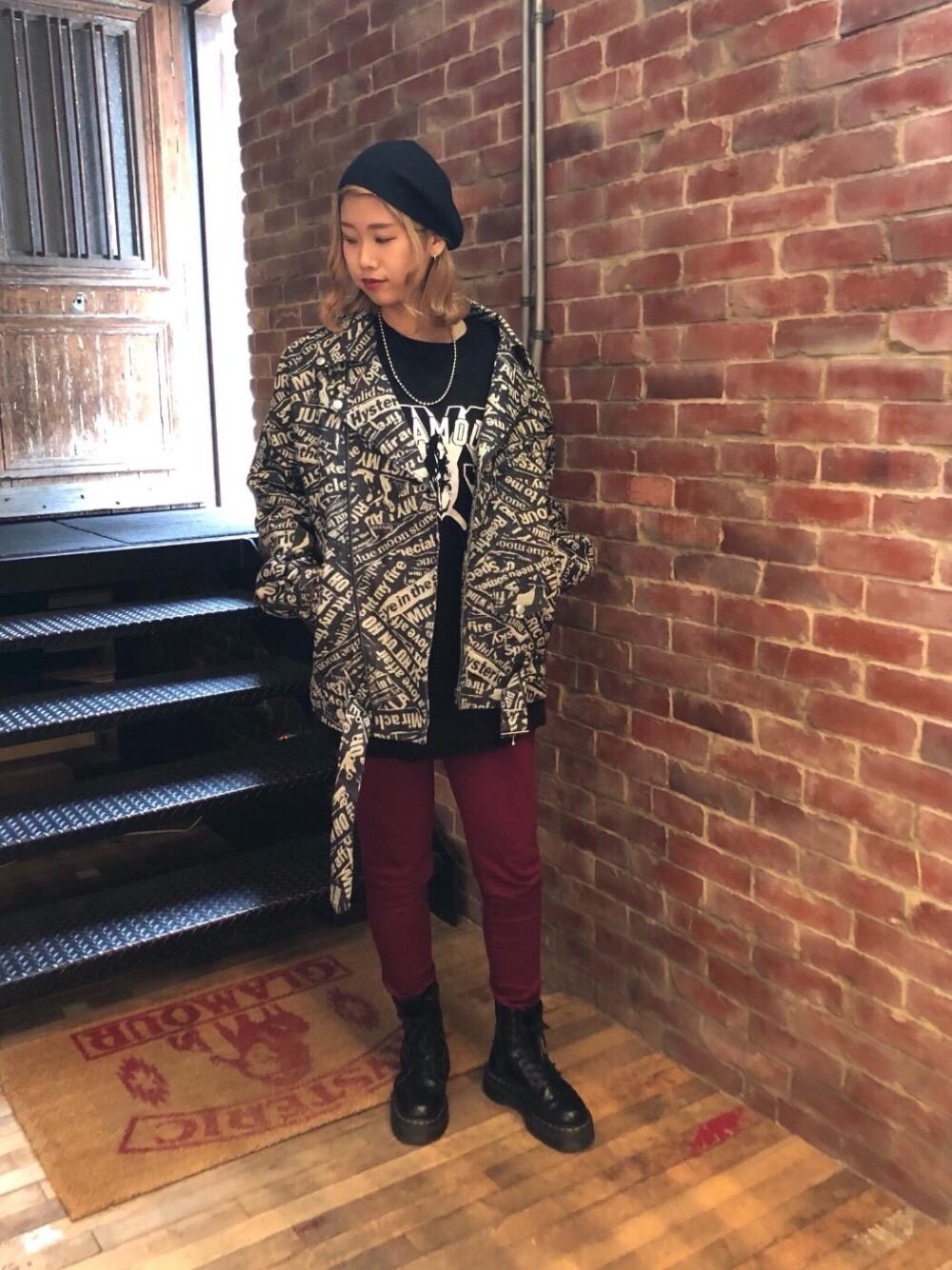 「デニム、カジュアル、ロック、ストリート、大人カジュアル、Hysteric Glamour」｜「HYSTERIC GLAMOURのRIDE ON TIMEジャカード RAWデニムビッグライダースジャケット（ライダースジャケット、ブルー系）」を使った、SAKIさん（レディース・162cm）の春コーディネートの1枚目の写真
