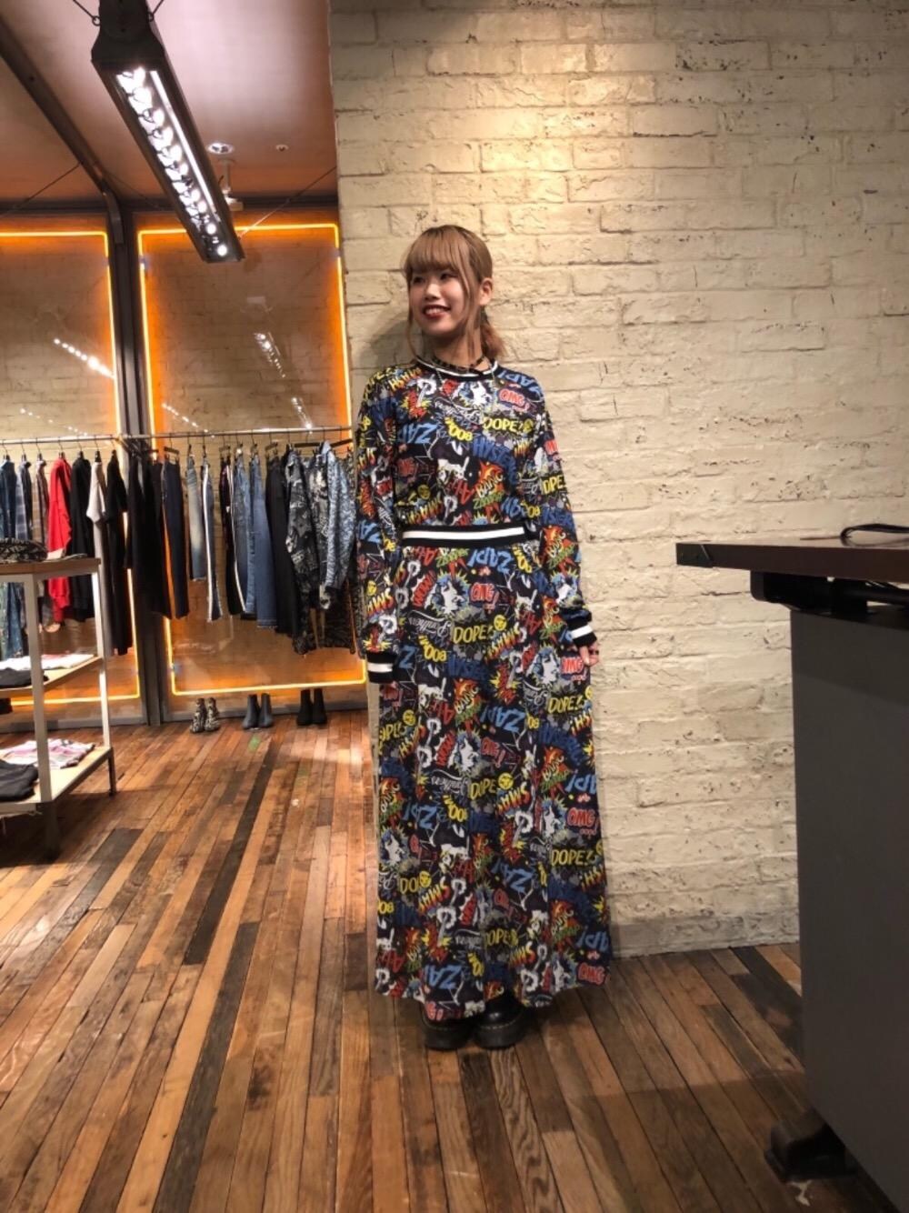 「カジュアル、ロック、ストリート、大人カジュアル、Hysteric Glamour」｜「HYSTERIC GLAMOURのHYS ZAP ZAP総柄 スウェット（スウェット、その他）」を使った、SAKIさん（レディース・162cm）の春コーディネートの1枚目の写真