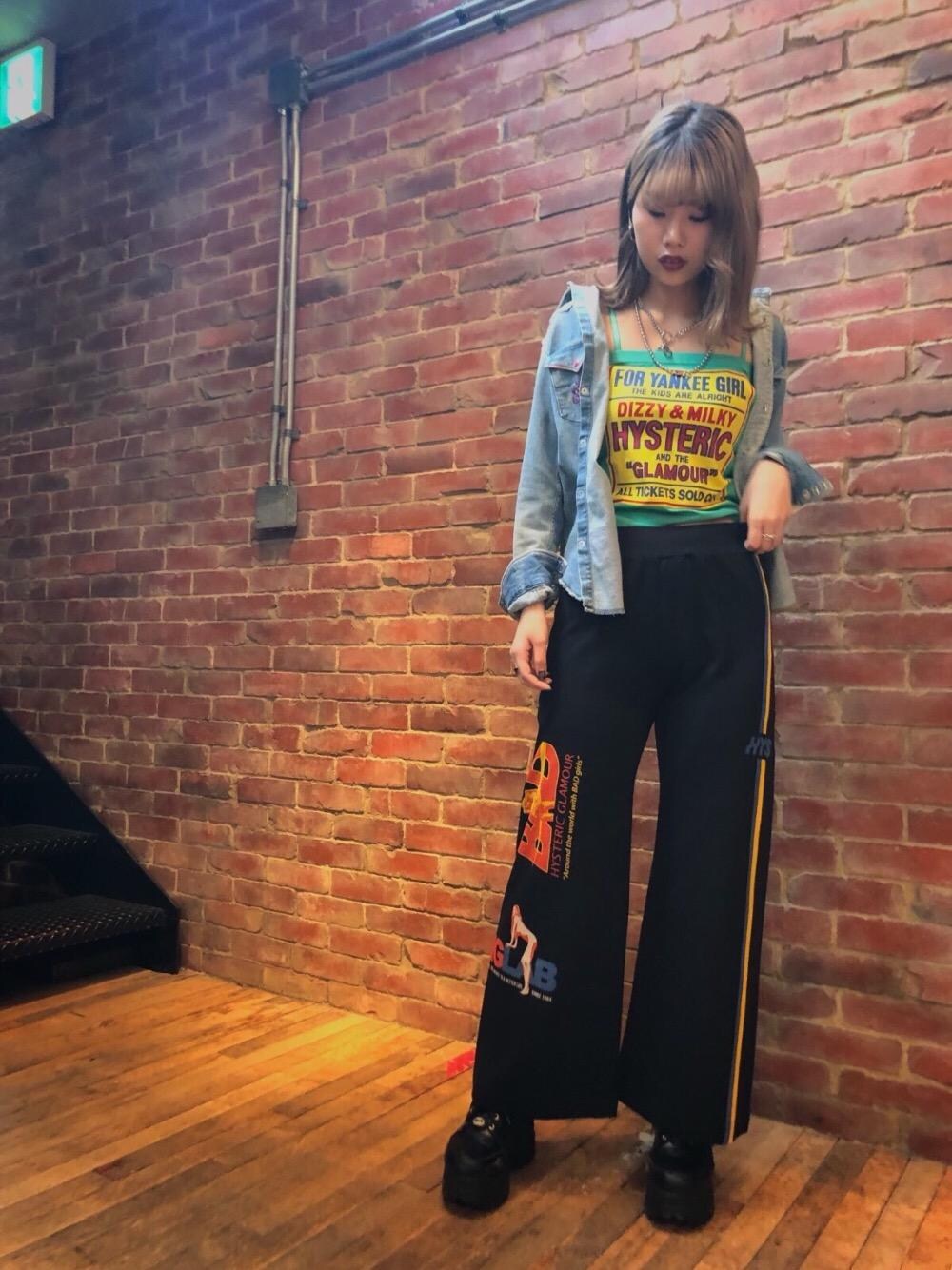 「デニム、カジュアル、ストリート、Hysteric Glamour、ラフ、夏コーデ、ヒステリックグラマー」｜「HYSTERIC GLAMOURのOh Yeah刺繍 USED加工 デニム長袖ウエスタンシャツ（シャツ/ブラウス、ブルー系）」を使った、SAKIさん（レディース・162cm）の夏コーディネートの1枚目の写真