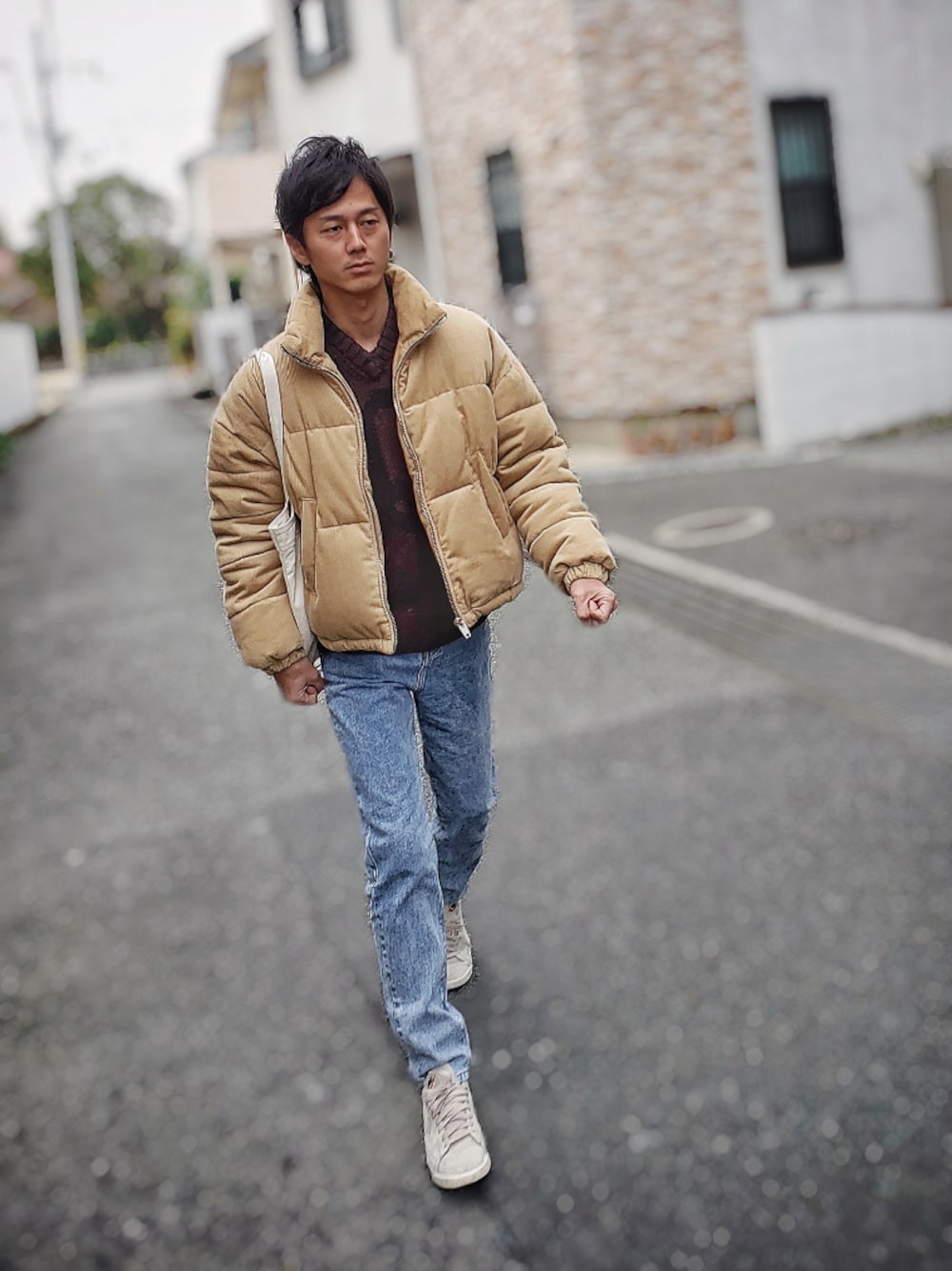 「コーデュロイジャケット、コーデュロイ、ロゴニット、ケミカルウォッシュ、ナイキスニーカー、今日のコーデ、ootd、カジュアル、大人カジュアル、メンズコーデ」｜「CHROME HEARTSのピアス&リング
（ピアス（片耳用）、シルバー系）」を使った、インスタ→bz178koshu47さん（メンズ・170cm）の冬コーディネートの1枚目の写真