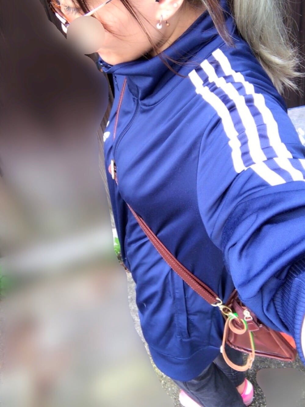 「adidas、adidas originals、Adidas NEO、GU、ディズニー」｜「adidasのオリジナルス トラックトップジャージ [NAVY TRACK TOP]（ジャージ、ブルー系）」を使った、ベルモットさん（レディース・153cm）の夏コーディネートの1枚目の写真