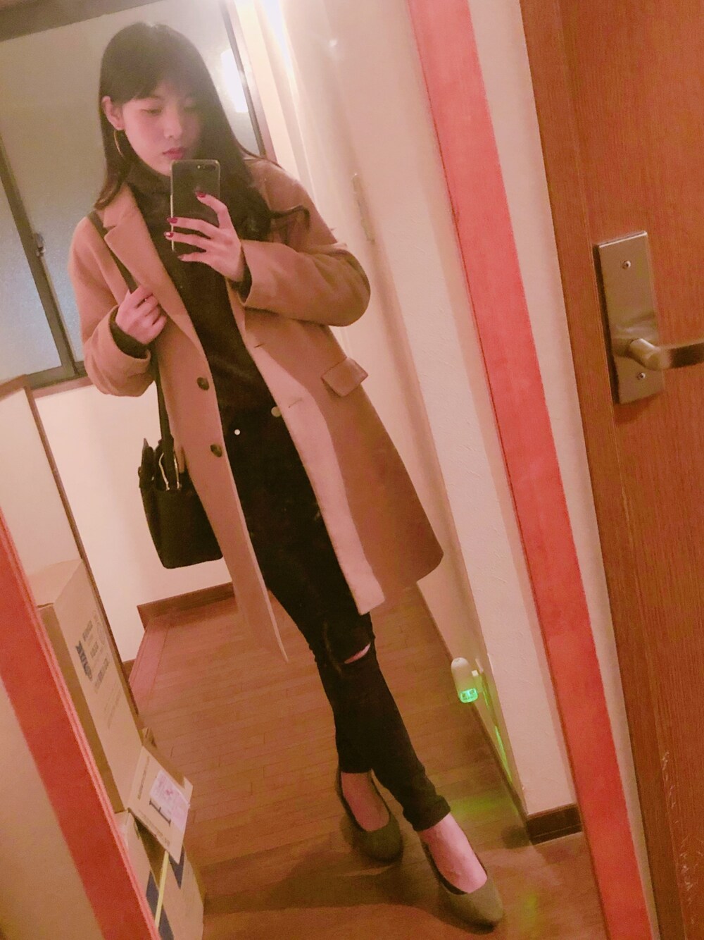 「京都、旅行、オトナ女子、シンプル、シンプルコーデ、歩きやすいコーデ」｜「UNIQLOのアイテム（チェスターコート、ブラウン系）」を使った、ながいゆーうさん（レディース・158cm）の冬コーディネートの1枚目の写真