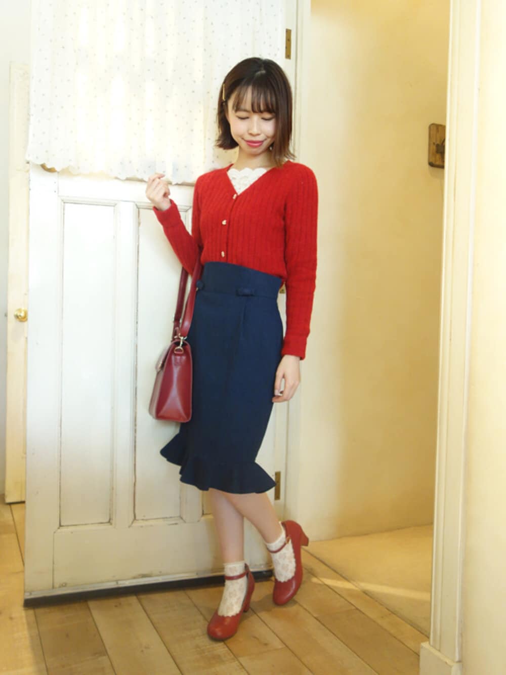 その他のニット/セーター、その他のTシャツ/カットソー、その他のデニムスカートを着用したレディースの冬コーディネートの1枚目の写真