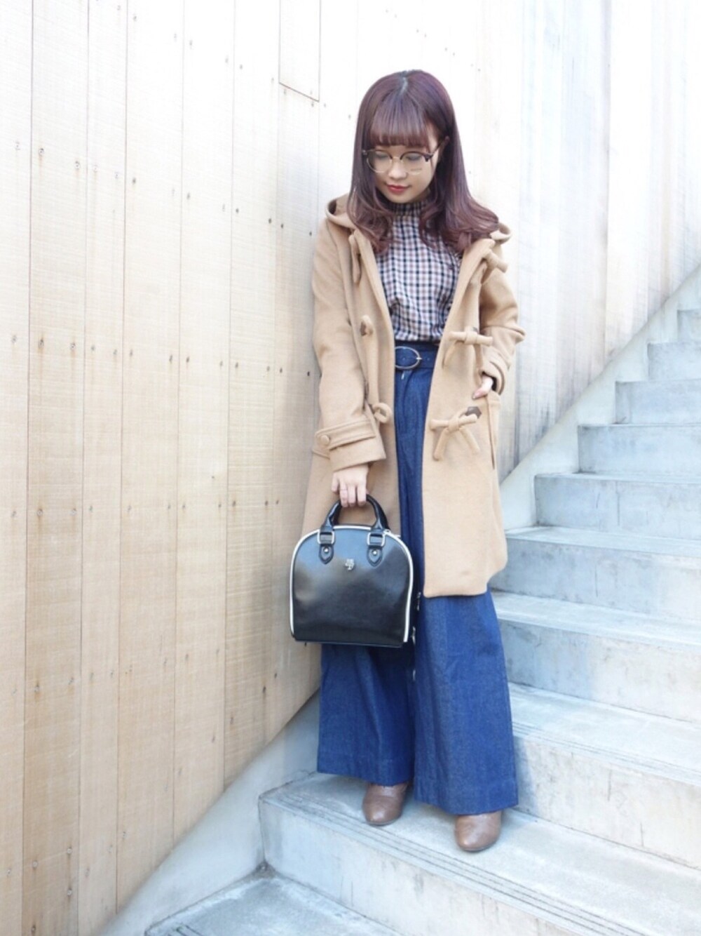 「fint、an another angelus、冬、大晦日、オトナカジュアル、パンツスタイル、おしゃれさんと繋がりたい、オトナ女子、ダッフルコート、チェック」｜「F i.n.tのべっ甲バックルデニムワイドパンツ/F&A（デニムパンツ、その他）」を使った、F i.n.tさん（レディース・158cm）の冬コーディネートの1枚目の写真