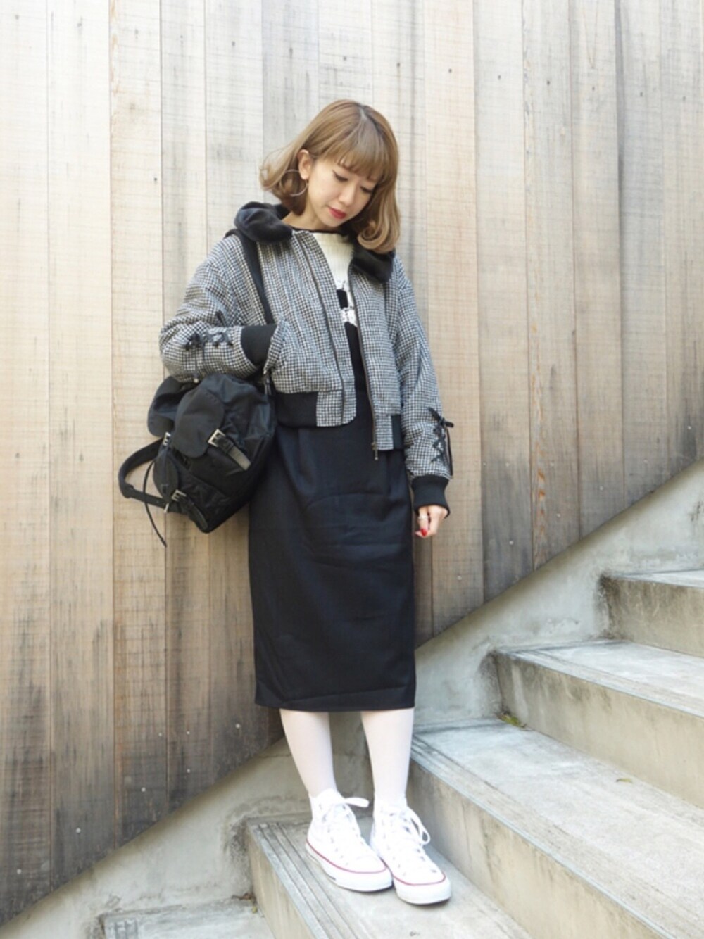 「バックパック、ハイカットスニーカー、an another angelus、fint、カジュアル、プチプラコーデ、低身長、黒、ニット、チェック」｜「F i.n.tのファー衿付きチェックブルゾン/F i.n.t（ブルゾン、ブラック系）」を使った、F i.n.tさん（レディース・150cm）の冬コーディネートの1枚目の写真
