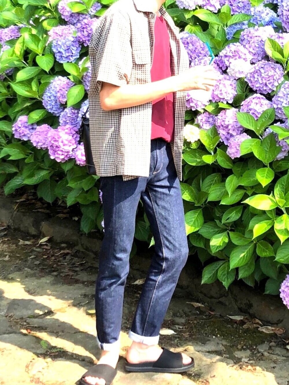「紫陽花、ビューティ&ユース ユナイテッドアローズ(BEAUTY&YOUTH UNITED ARROWS)、おしゃれさんと繋がりたい、お出かけ日和、夏コーデ、タックイン」｜「BEAUTY&YOUTH UNITED ARROWSのBY ダークチェック ワイドフォルム シャツ（シャツ/ブラウス、ブラウン系）」を使った、Takuさん（メンズ・168cm）の夏コーディネートの1枚目の写真