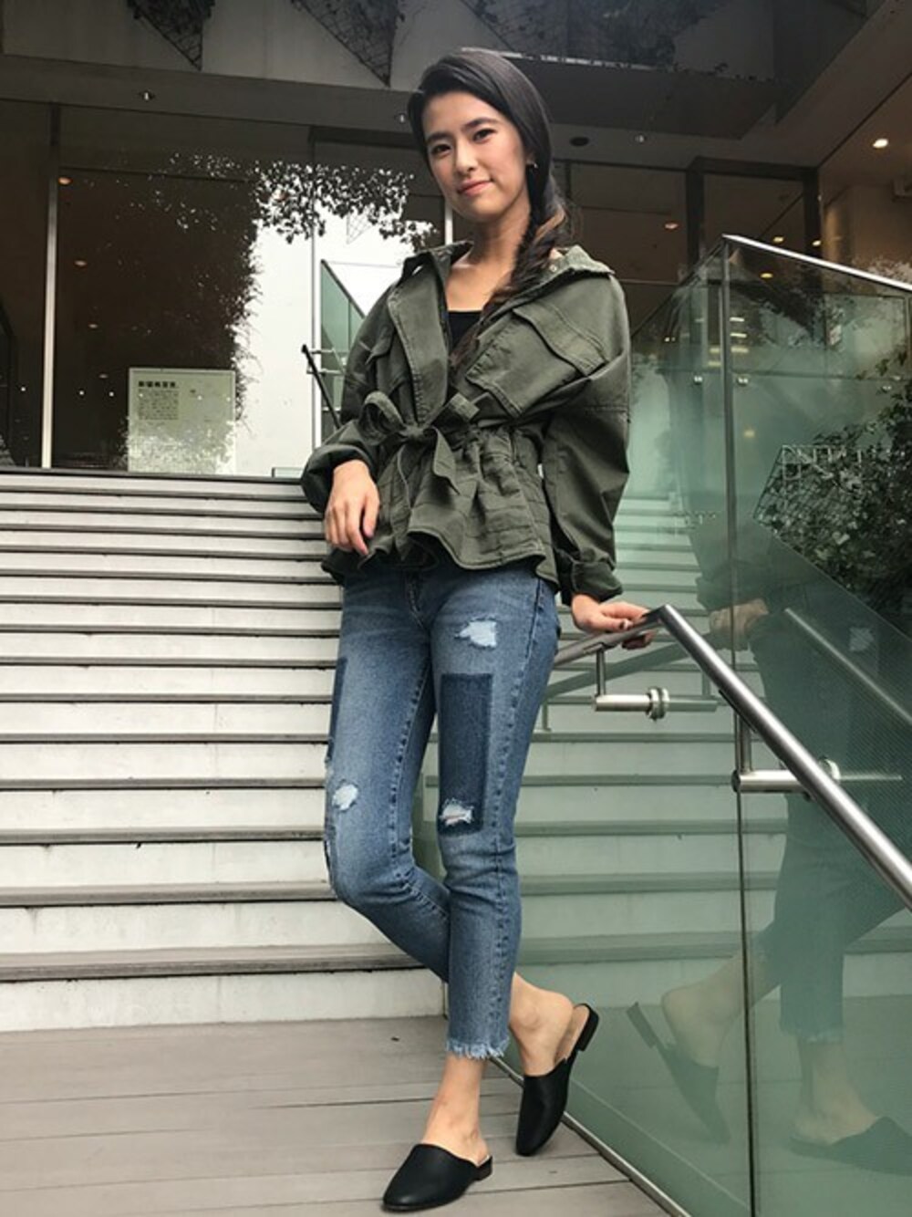 「デニム、vintage、スキニー、denim、GAP、大人カジュアル、スリッポン、スキニーデニム、シンプルコーデ、ユーティリティージャケット」｜「GAPのベルトユーティリティージャケット ベルトユーティリティージャケット（その他アウター、グリーン系）」を使った、Akikoさん（レディース・167cm）の春コーディネートの1枚目の写真