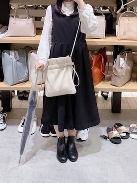 「巾着バッグ」｜「アイテム（レインシューズ）」を使った、pinoさん（レディース・156cm）の春コーディネート