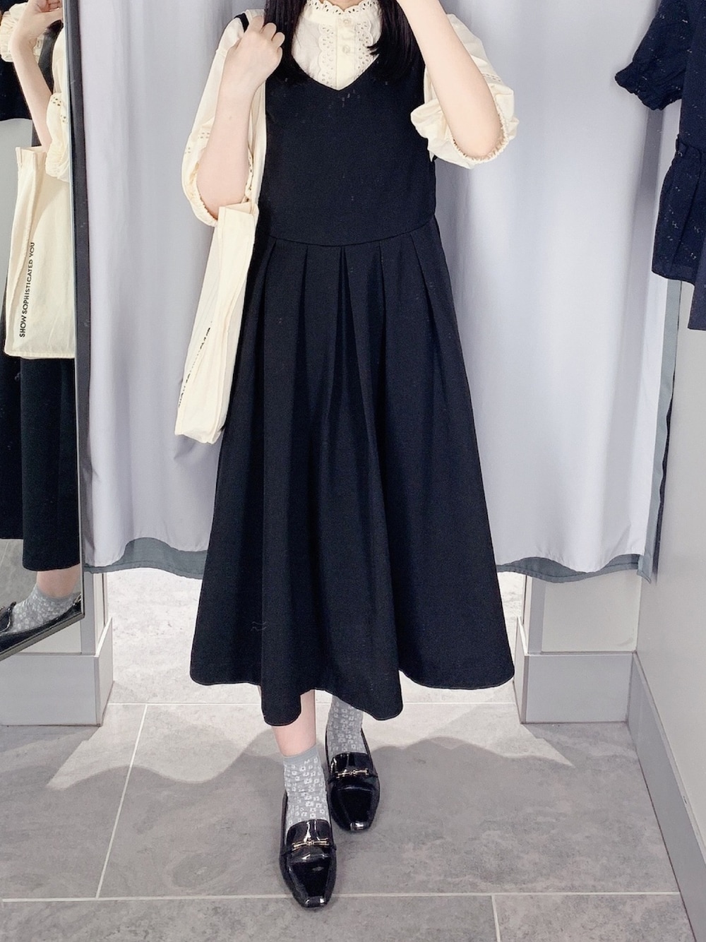 「COOLなこのコが仲間入り、ジャンパースカート、ehka sopo、moitytto、モノトーン、靴下屋、ミント、花柄、低身長、きれいめカジュアル」｜「moi tyttoのウエストタックジャンスカ（ジャンパースカート、ブラック系）」を使った、pinoさん（レディース・156cm）の夏コーディネートの1枚目の写真