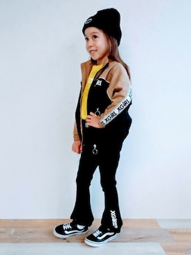 「ベージュ×ブラック」｜「アイテム（ブルゾン）」を使った、X-girl STAGES・XLARGE KIDSさん（キッズ・106cm）の秋コーディネート