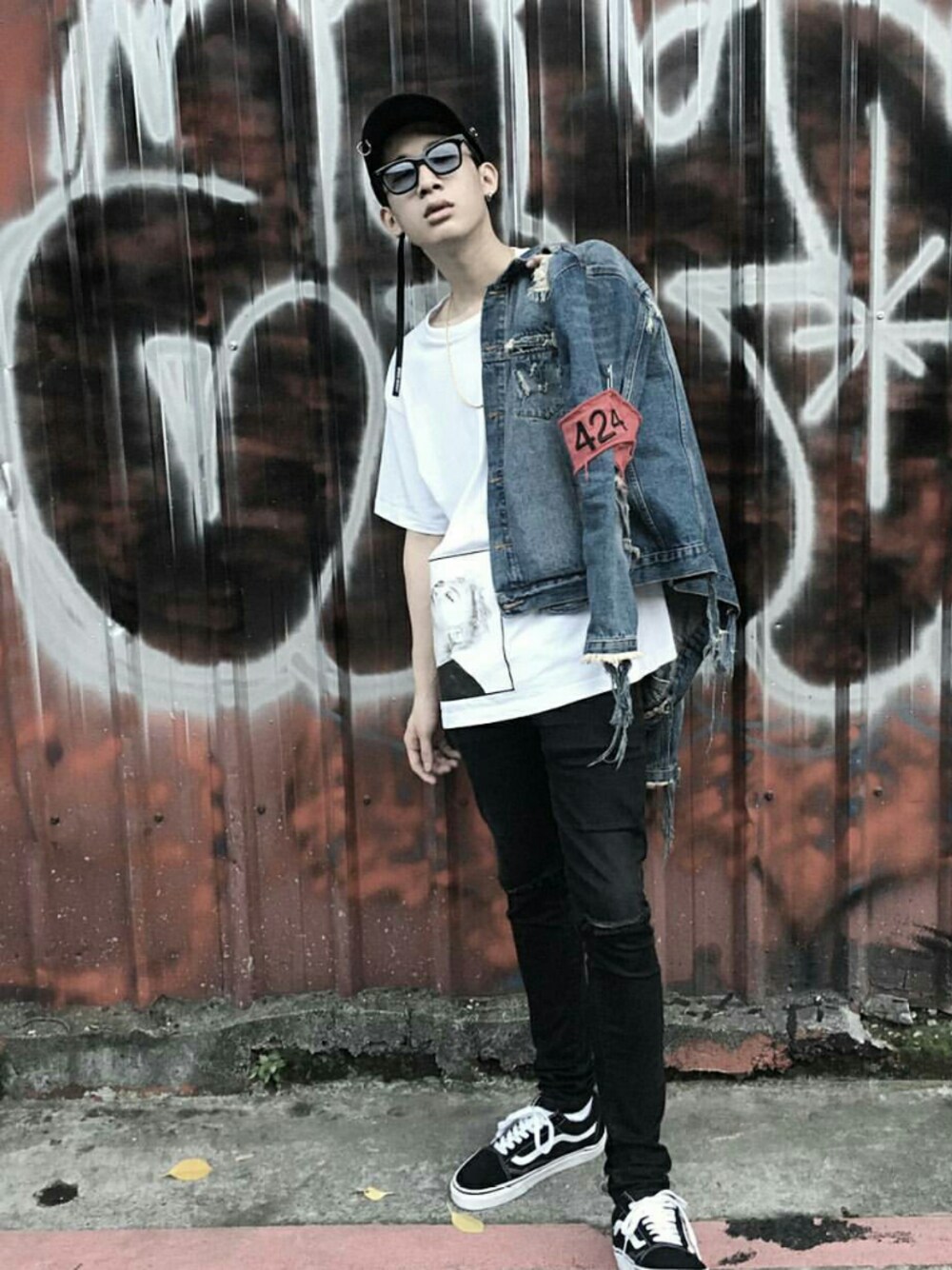 「424のアイテム（デニムジャケット、ブルー系）」を使った、Chrisさん（メンズ・177cm）の冬コーディネートの1枚目の写真