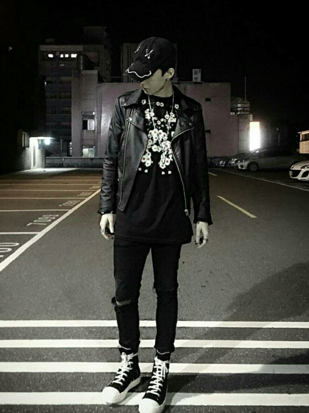 「Rickowens のアイテム（シューズ、ブラック系）」を使った、Chrisさん（メンズ・177cm）の冬コーディネートの1枚目の写真