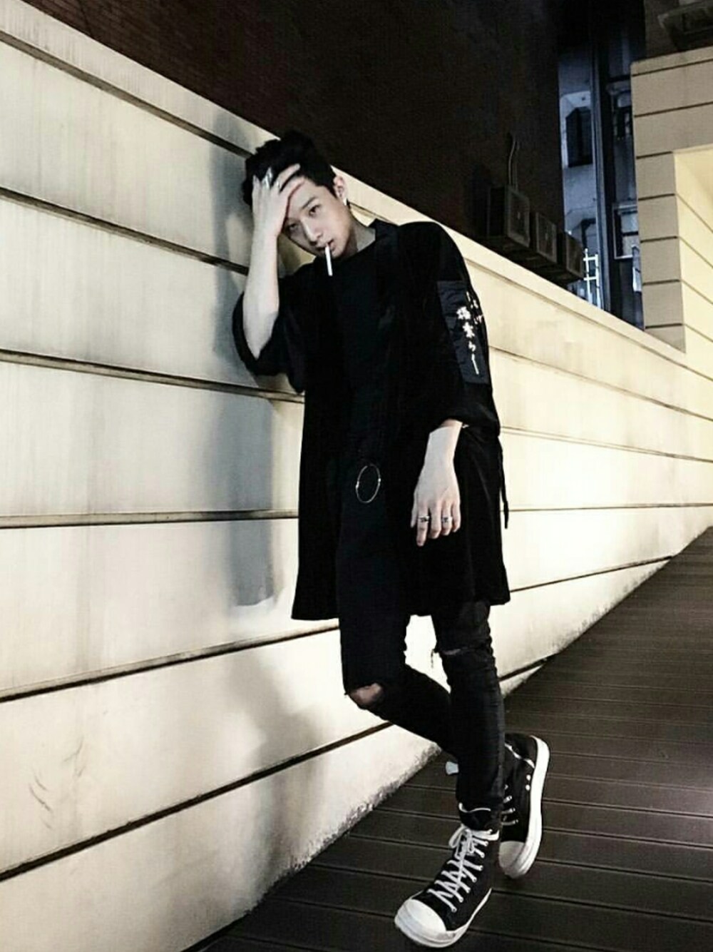 「Rickowens のアイテム（シューズ、ブラック系）」を使った、Chrisさん（メンズ・177cm）の冬コーディネートの1枚目の写真