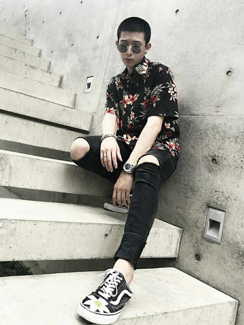 「VANSのアイテム（スリッポン、ブラック系）」を使った、Chrisさん（メンズ・177cm）の冬コーディネートの1枚目の写真