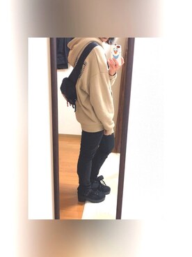 「バックロゴ」｜「アイテム（パーカー）」を使った、れーなさん（レディース・159cm）の冬コーディネート