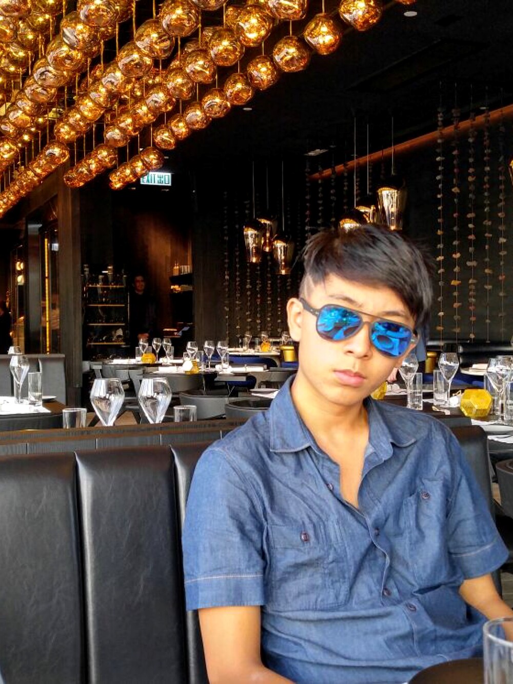 「ootd、outfit、summer、denim、casual、streetstyle、fancy、eat、date style♡、date」｜「Comodo Squareのアイテム（シャツ/ブラウス、ブルー系）」を使った、Joshua Yeeさん（メンズ・174cm）の冬コーディネートの1枚目の写真
