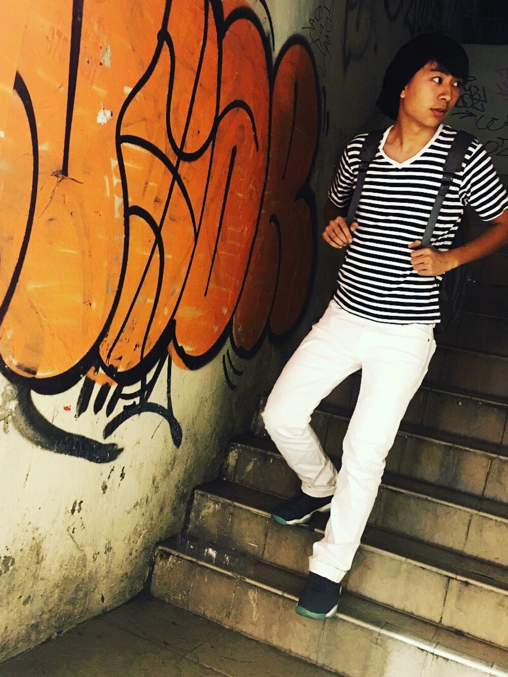 「summer、boy、stripe、street、streetstyle、STYLE、date style♡、cool、Hong Kong、hypebeast」｜「Levi'sのアイテム（デニムパンツ、ホワイト系）」を使った、Joshua Yeeさん（メンズ・174cm）の秋コーディネートの1枚目の写真