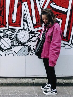 「アイテム（デニムジャケット、ピンク系）」を使った、スギモトさん（レディース・154cm）の春コーディネート